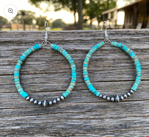 Hoop earrings with sterling silver pearls