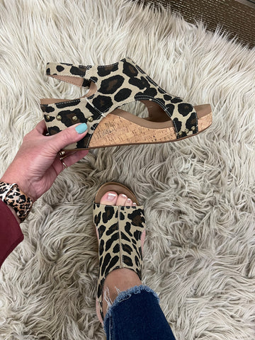 Carley Ivory Canvas Leopard